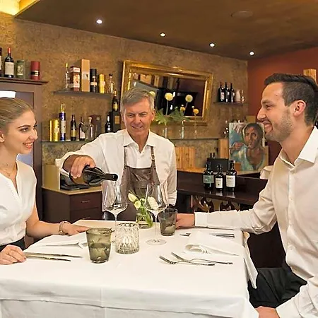 מלון Stadthotel Zur Goldenen Krone וייץ