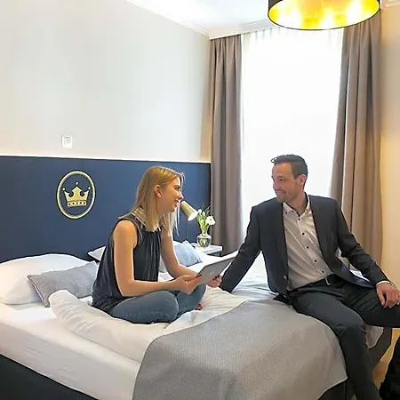 מלון Stadthotel Zur Goldenen Krone 2*