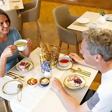 Stadthotel Zur Goldenen Krone 2*