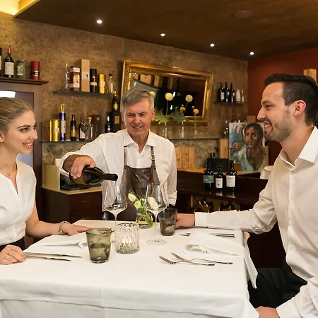 酒店 Stadthotel Zur Goldenen Krone 2*
