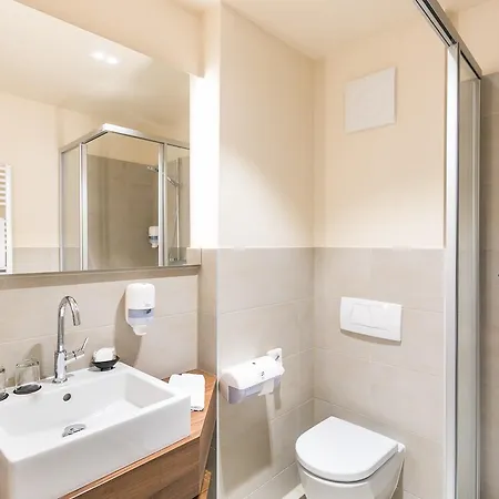 Stadthotel Zur Goldenen Krone 2* 魏茨