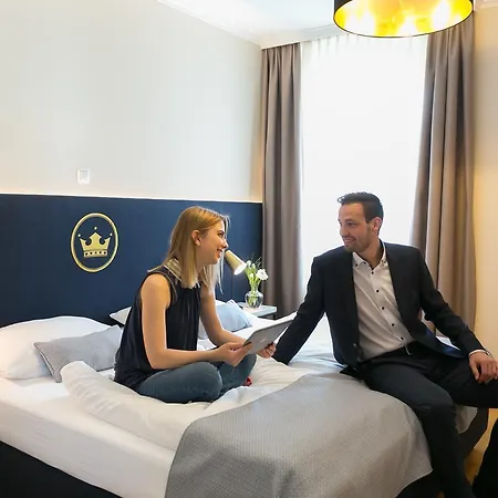 Stadthotel Zur Goldenen Krone 2* 魏茨