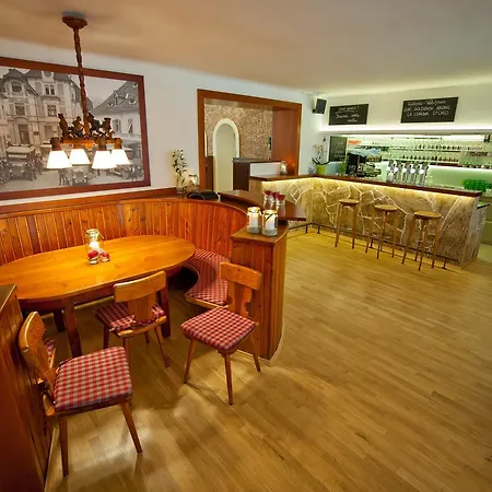 Stadthotel Zur Goldenen Krone 酒店 魏茨