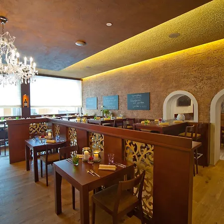 Stadthotel Zur Goldenen Krone 酒店 魏茨
