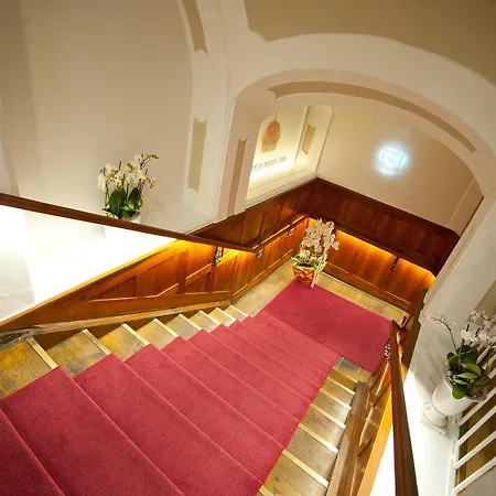Stadthotel Zur Goldenen Krone 2* 魏茨